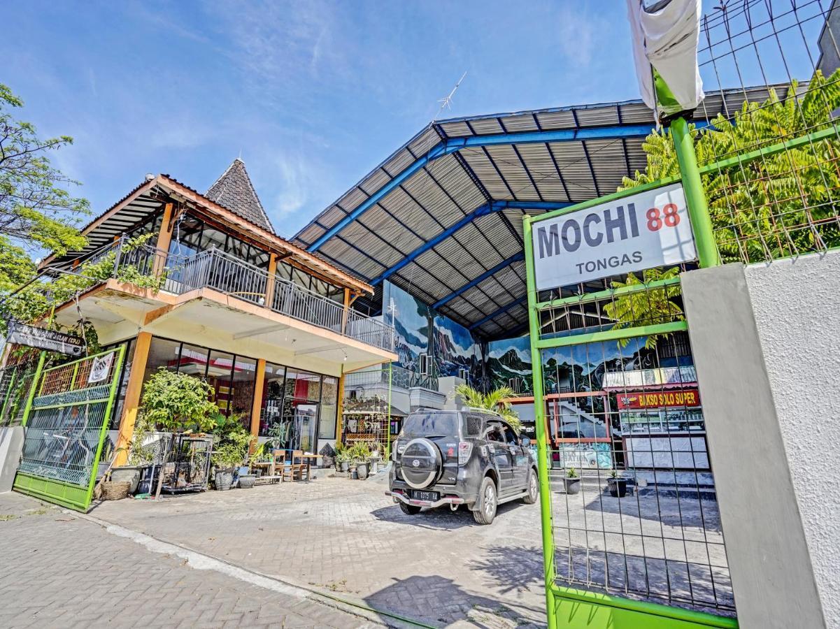 פרובולינגו Oyo 90943 Mochi 88 Homestay מראה חיצוני תמונה